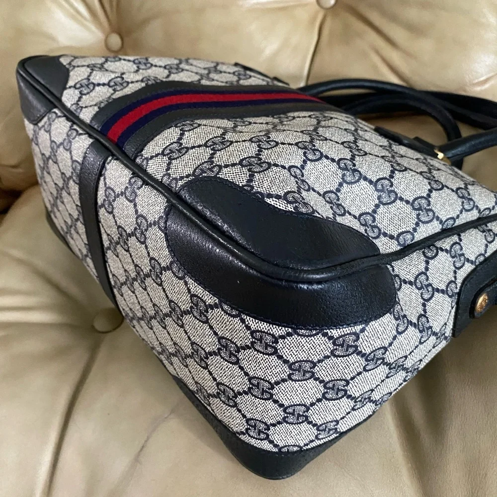 Stunning Vintage Gucci Unisex Messenger Bag Satchel GG Stripe Sherry
